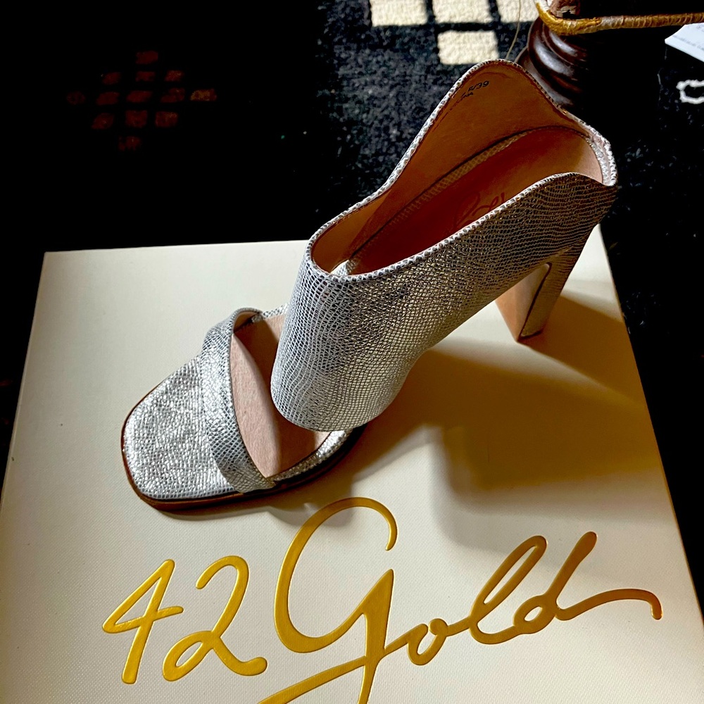 Gorgeous Glamorous shoe size 8.5 originally from Nordstroms worn one evening!